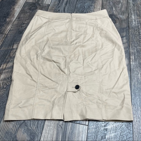 Ann Taylor Black Tan Knee Length Pencil Skirt Button Accent Women's Size 8 - Picture 3 of 3